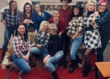 Charitní ples ve stylu "americký západ"