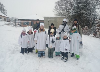  Koledníci vzdorovali mrazu, aby pomohli lidem v nouzi
